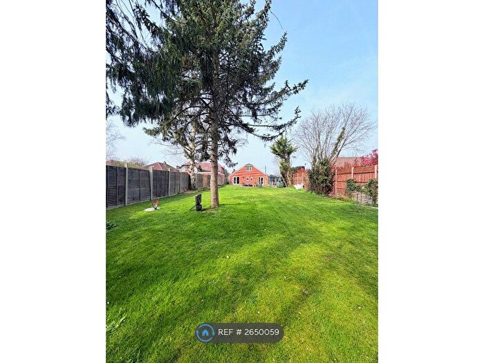 4 Bedroom Bungalow To Rent In Blenheim Road, Old Basing, Basingstoke, RG24