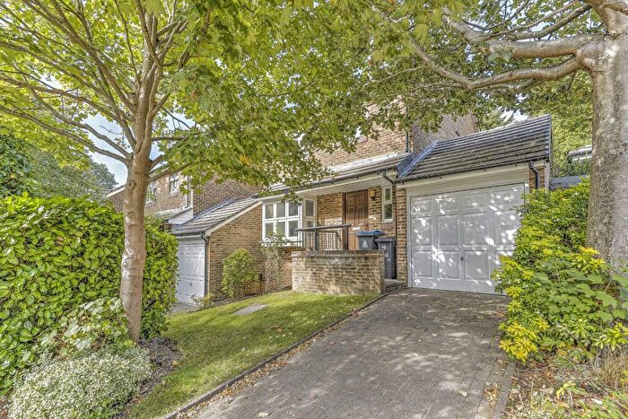 3 Bedroom Detached House For Sale In Windmill Rise, Kingston Upon Thames, KT2
