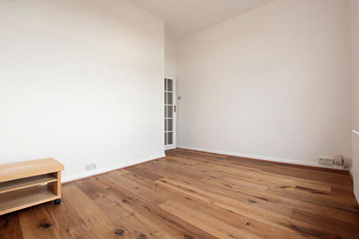 2 Bedroom Apartment To Rent In Mount View Road, Crouch End, London, N4