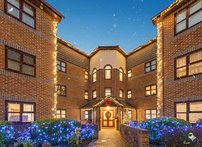 1 Bedroom Flat For Sale In Kingsley Court, Pincott Road, Bexleyheath, Kent, DA6