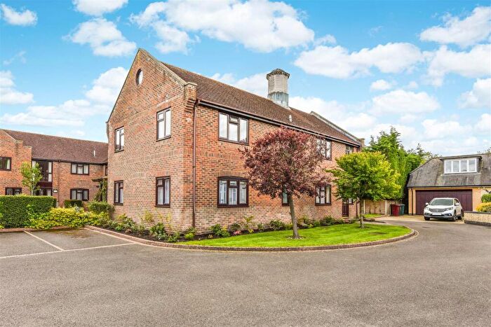 2 Bedroom Apartment For Sale In Tudor Close, Chichester, PO19
