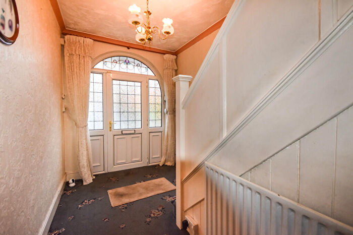 3 Bedroom Semi-Detached House For Sale In Welby Avenue, Nottingham, NG7