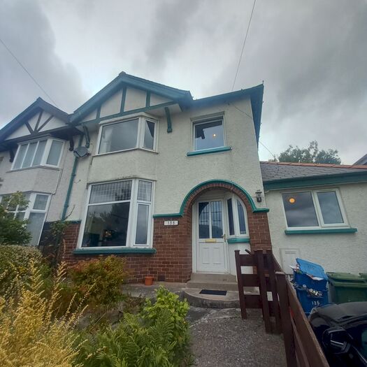 3 Bedroom House To Rent In Penchwintan Road, Bangor, LL57