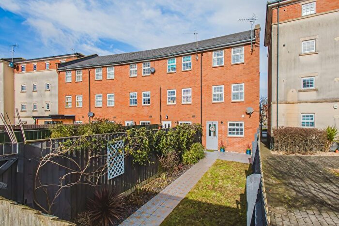 3 Bedroom End Of Terrace House For Sale In Swindon, Wiltshire, SN25