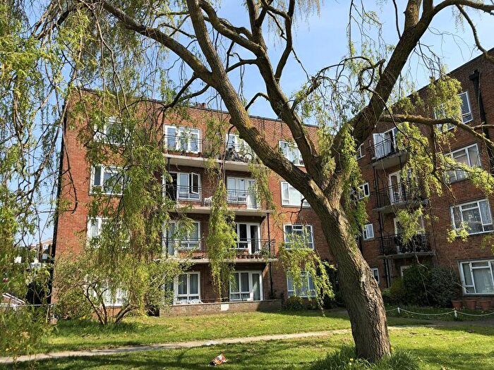 2 Bedroom Flat To Rent In Kingston Close, Hove, BN3