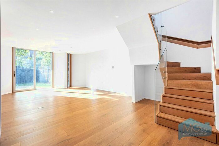 3 Bedroom Semi-Detached House To Rent In Crown Tree Mews, Mill Hill, London, NW7