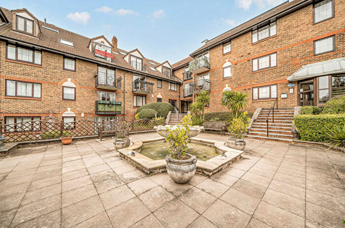 2 Bedroom Flat To Rent In The French Apartments, Lansdowne Road, Purley, CR8