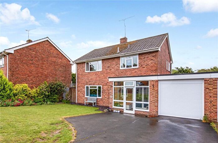 4 Bedroom Link Detached House For Sale In Larch Close, Kings Worthy, Winchester, Hampshire, SO23