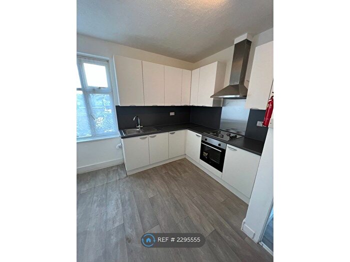 2 Bedroom Maisonette To Rent In Thorold Road, Ilford, IG1
