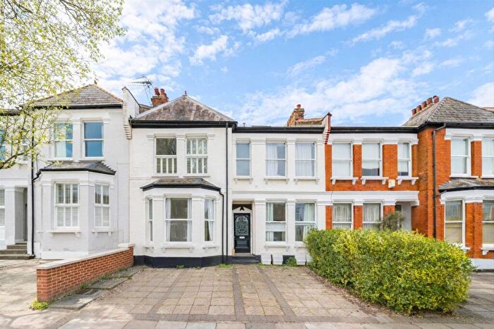 3 Bedroom Flat For Sale In Coniston Road, London, N10