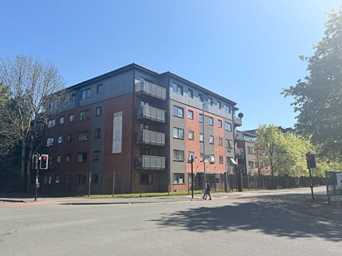 2 Bedroom Apartment To Rent In Linen Quarters, Denmark Road, M15