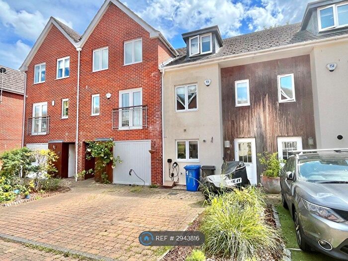 3 Bedroom Terraced House To Rent In Brook Avenue, Ascot, SL5