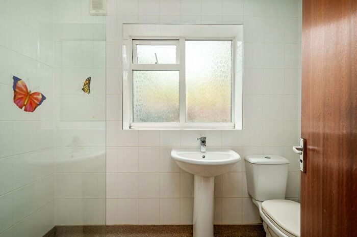 2 Bedroom Bungalow For Sale In Cromwell Court, Drighlington, Bradford, BD11