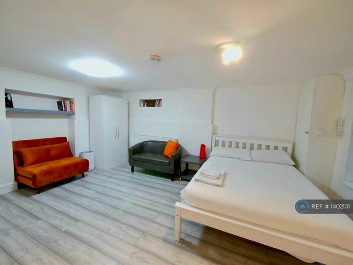 Studio To Rent In Caledonian Road, London, N1