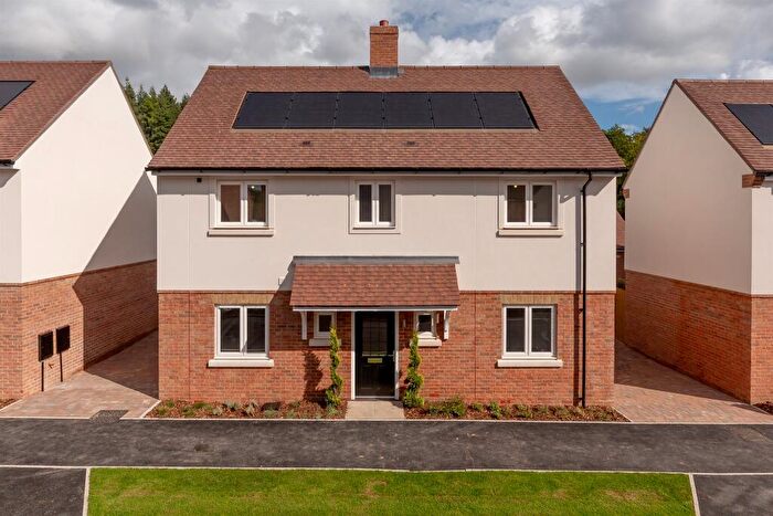 4 Bedroom Detached House For Sale In Daggons Road, Alderholt, Fordingbridge, SP6