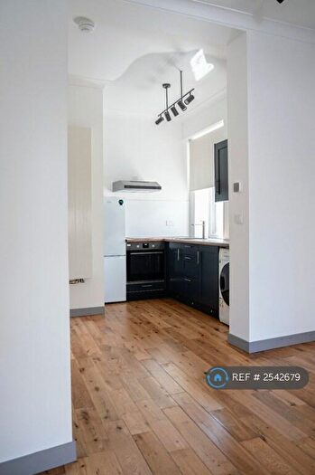 2 Bedroom Terraced House To Rent In Victoria Street, Dunfermline, KY12