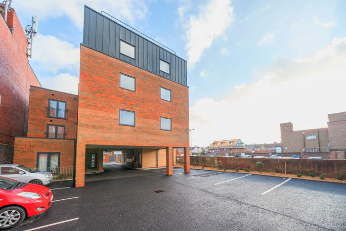 2 Bedroom Flat For Sale In Stubbington Avenue, Portsmouth, Hampshire, PO2