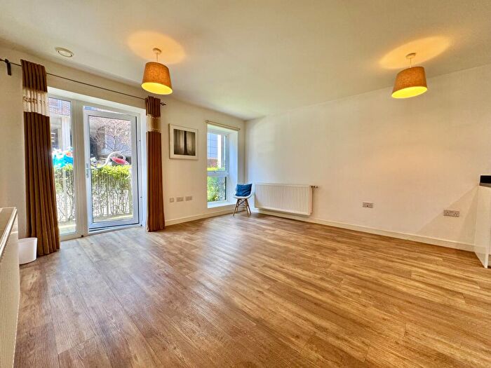 1 Bedroom Flat To Rent In Pennant House, Cross Street, PO1