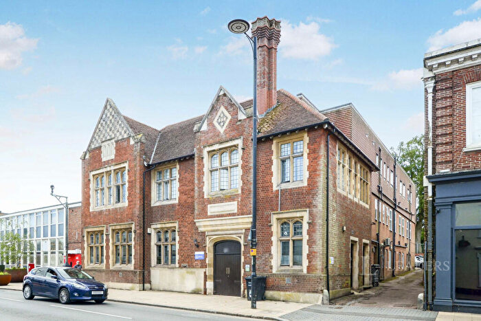 Studio To Rent In High Street North, LU6