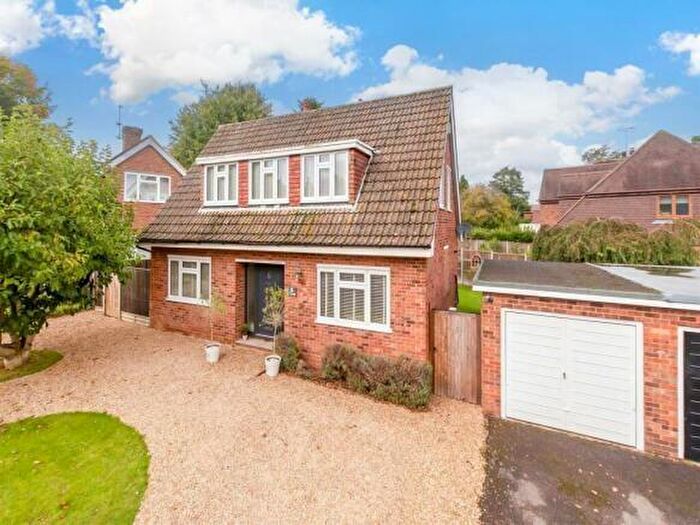 3 Bedroom Chalet For Sale In Cheshunt Close, Meopham, Gravesend, DA13