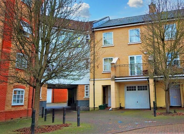 5 Bedroom End Of Terrace House To Rent In Albany Gardens, Colchester, Essex, CO2