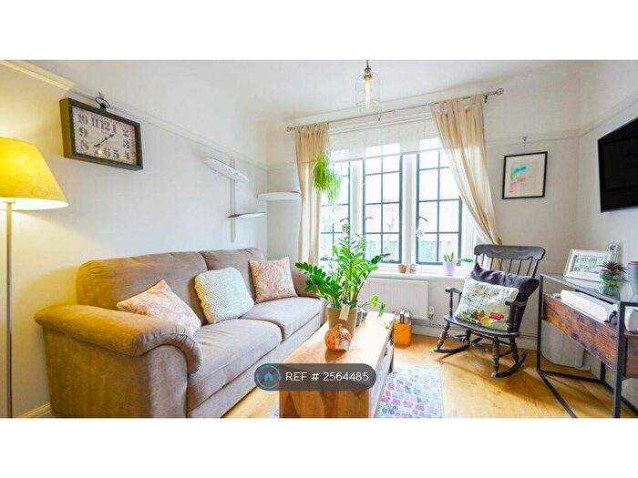 2 Bedroom Flat To Rent In Hillsborough Court, London, NW6