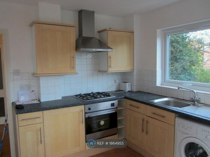 1 Bedroom Flat To Rent In Seymour Lodge, Kingston Upon Thames, KT1