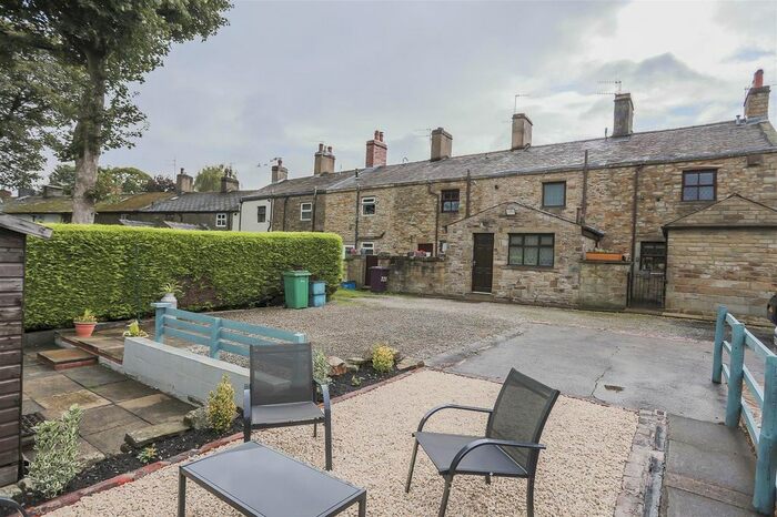 2 Bedroom Cottage To Rent In Lowerhouse Lane, Burnley, BB12