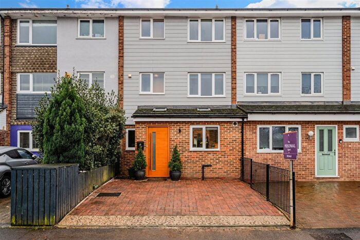 4 Bedroom Terraced House For Sale In Hunters Close, Epsom, KT19