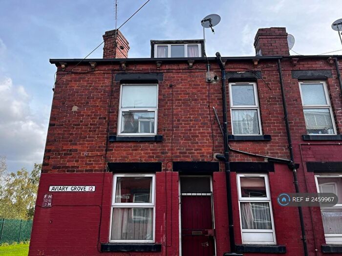 2 Bedroom End Of Terrace House To Rent In Aviary Grove, Leeds, LS12