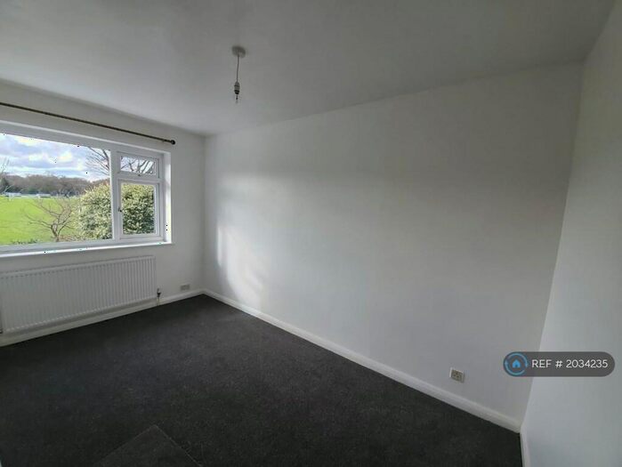 3 Bedroom Flat To Rent In Coppice Way, London, E18