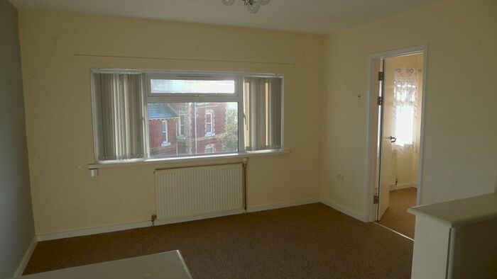 1 Bedroom Flat To Rent In Keyberry Road, Newton Abbot, TQ12