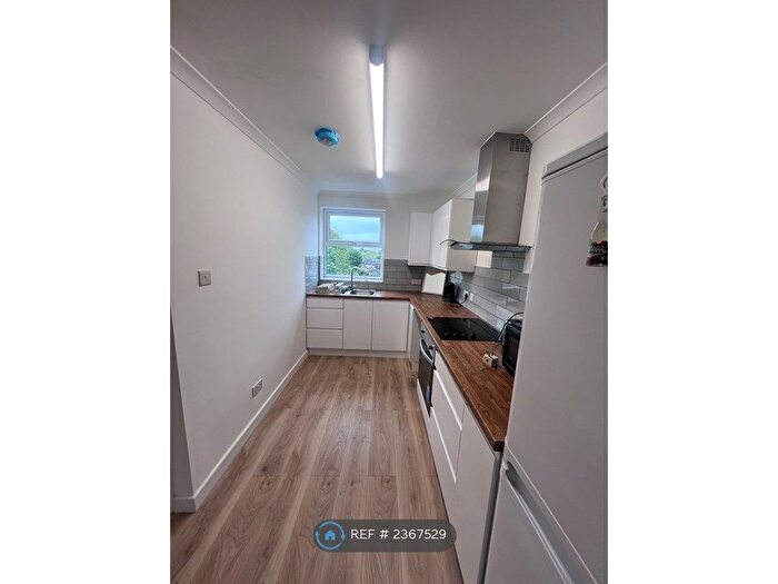 1 Bedroom Flat To Rent In Gibbon Road, London, SE15