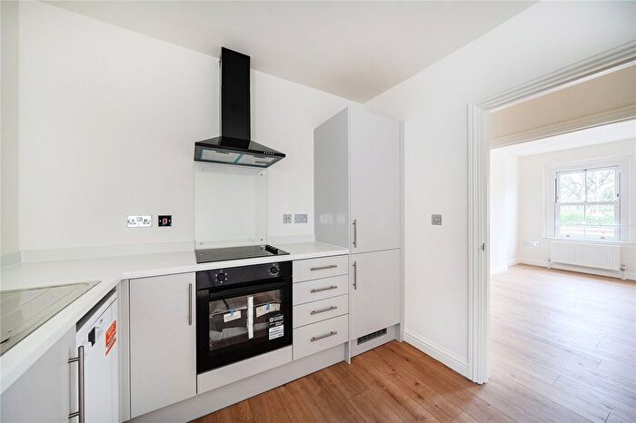 2 Bedroom Flat For Sale In Connaught Road, Brookwood, Woking, GU24