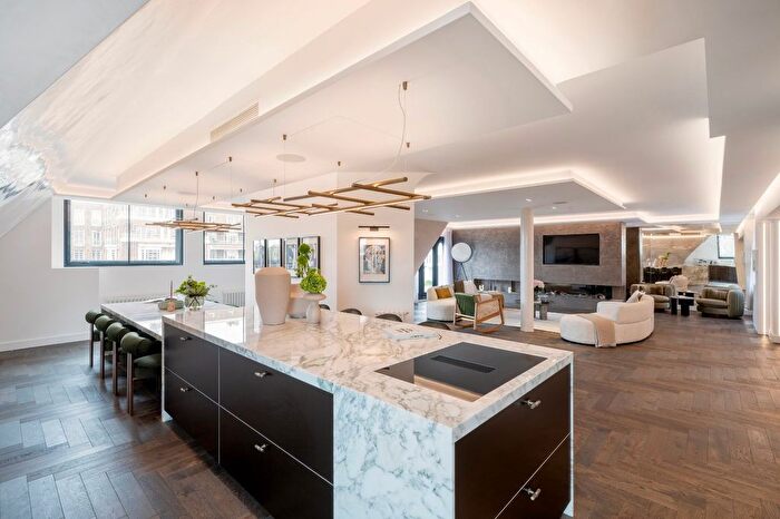 4 Bedroom Flat For Sale In Bickenhall Street, Marylebone, London, W1U