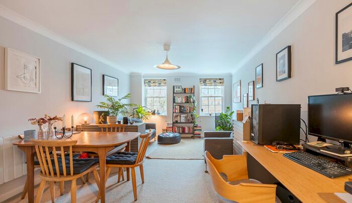 1 Bedroom Flat To Rent In Regents Bridge Gardens, London, SW8