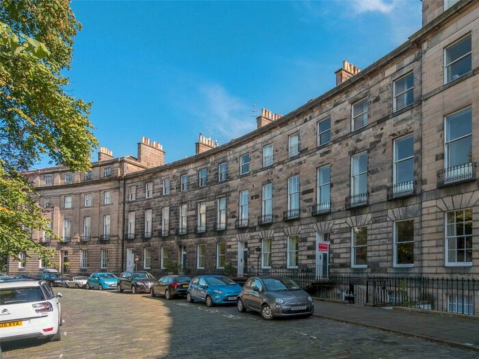 2 Bedroom Flat To Rent In Royal Circus, Edinburgh, EH3