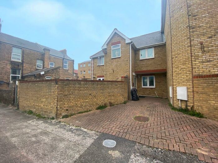 3 Bedroom Semi-Detached House To Rent In Margate, CT9