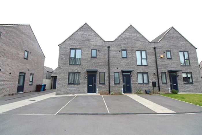 3 Bedroom End Of Terrace House To Rent In Heritage Road, Kingswood, Hull, HU7