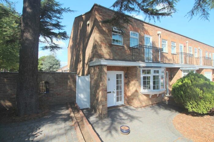 3 Bedroom End Of Terrace House To Rent In Adams Square, Bexleyheath, DA6