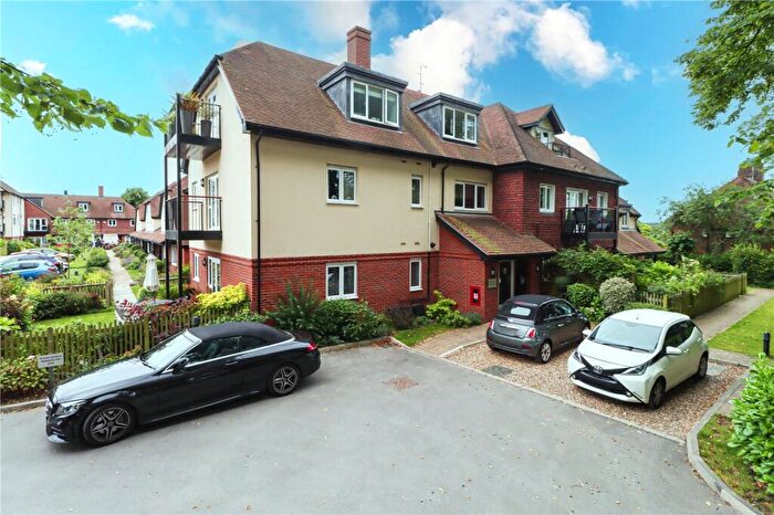 2 Bedroom Flat For Sale In Maryland Place, St. Albans, AL3