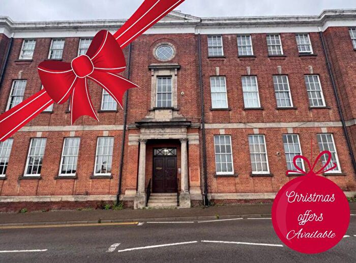 3 Bedroom Flat To Rent In Rectory Road, Rushden, NN10