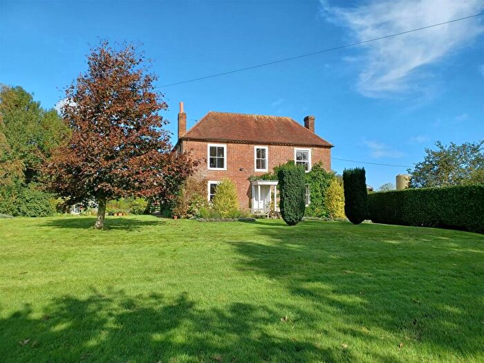 4 Bedroom Detached House To Rent In Denmead Farmhouse, PO7