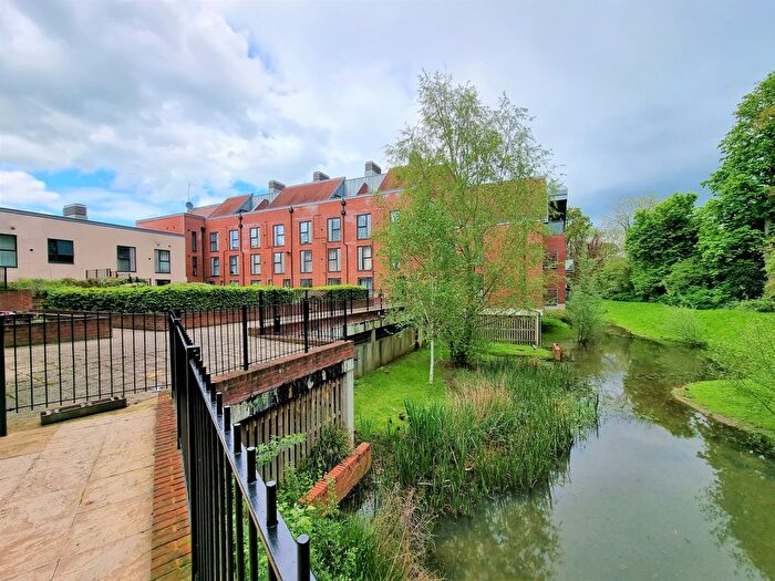 2 Bedroom Flat To Rent In Candleford Court, Buckingham, Buckinghamshire, MK18