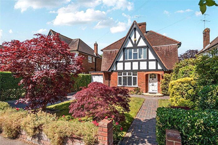 3 Bedroom Detached House For Sale In Cranbrook Drive, Esher, KT10