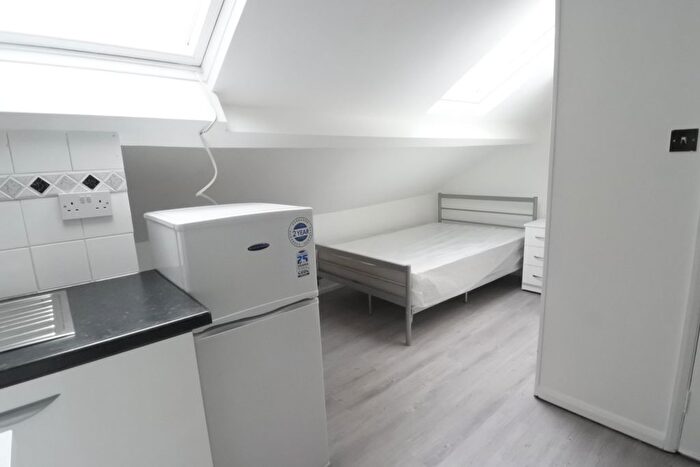 Studio To Rent In High Street, Harlesden / Willesden Junction, NW10