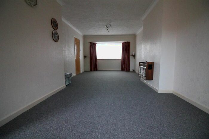 3 Bedroom Semi-Detached House To Rent In Balmoral Drive, Hayes, UB4