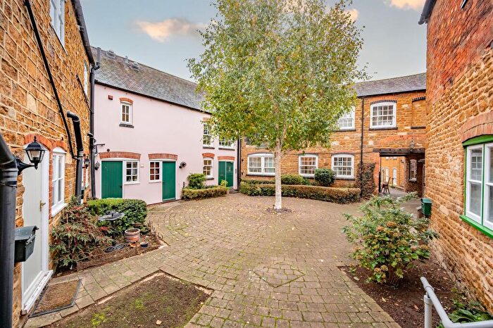 2 Bedroom Apartment For Sale In Sarjeant Court, Rothwell, Kettering, NN14