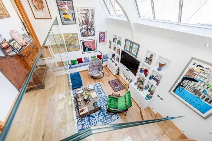 3 Bedroom House To Rent In Gunter Grove, Chelsea, London, SW10