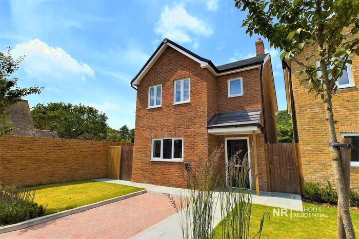 3 Bedroom Detached House To Rent In Leatherhead Road, Chessington, Surrey., KT9